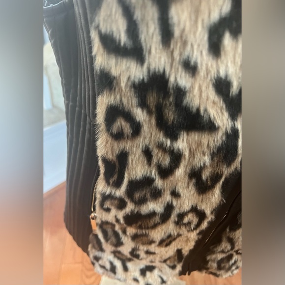 Women’s faux leather and fur vest - Picture 5 of 8
